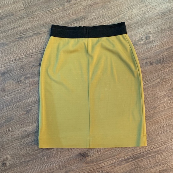 BCBG MaxAzria bandage Green stretch pencil skirt - Picture 2 of 7